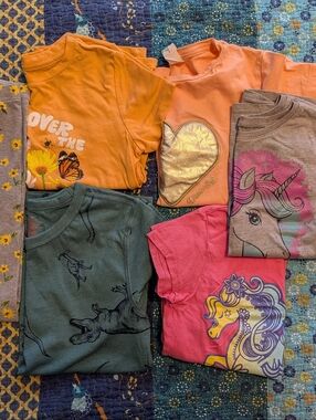 Kids 5 Shirts & 1 Legging Size 7/8